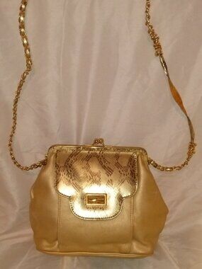 GORGEOUS MEDIUM GOLD CHANGE PURSE HANDBAG WITH GOLD CHAIN SHOULDER STRAP